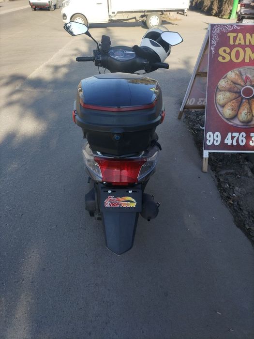 Skuter sotiladi benzinli