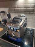 Фритюрник Tefal с филтър и контейнер.