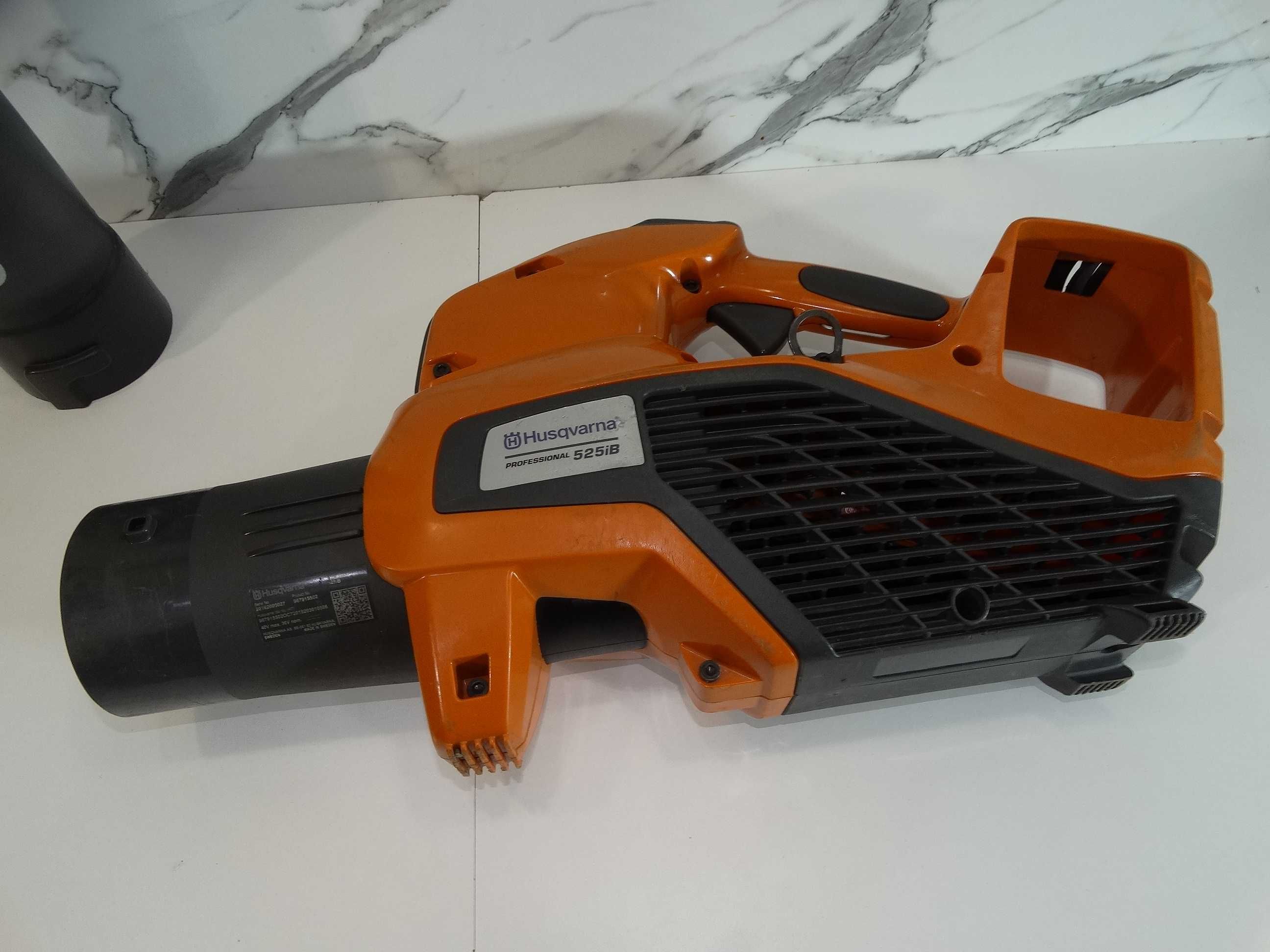Husqvarna 525 iB / BLI 20 - Мощна акумулаторна метла