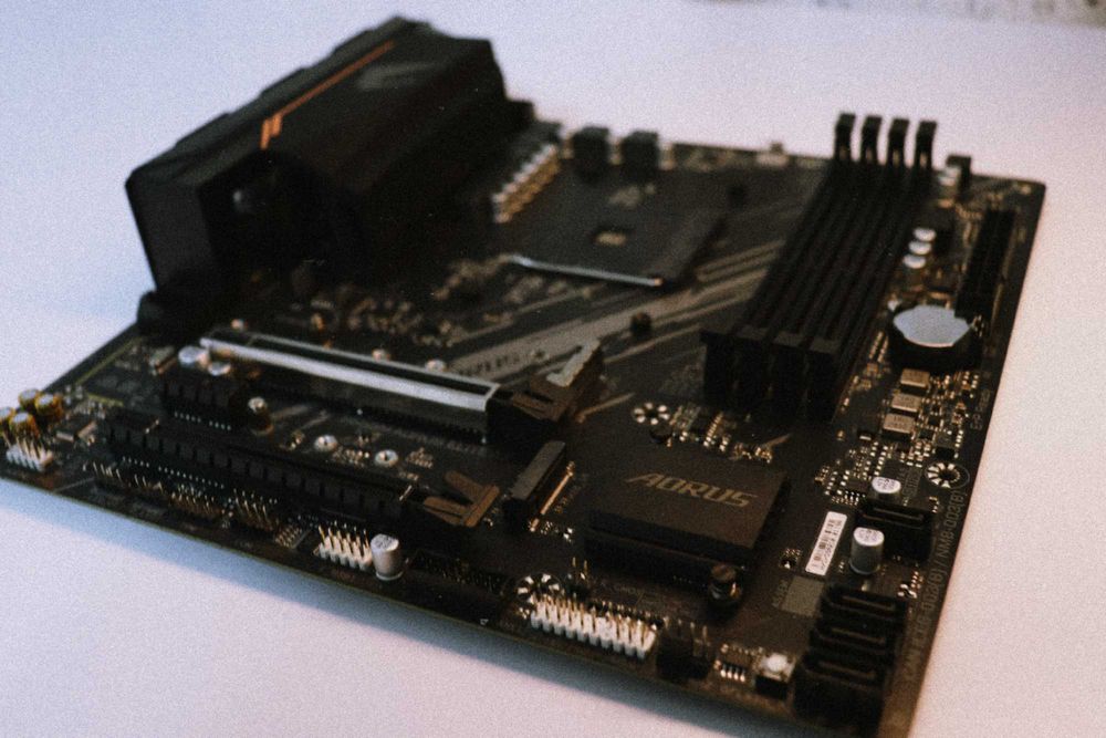 Placă de bază Gigabyte B550M ELITE AX – WiFi 6 (garantie 3 ani)