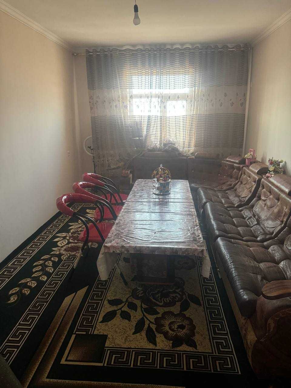 Dom 15 kvartal. 6/7 etaj 3xona Bekabod shaxar