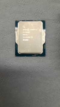 Procesor  i3-12100. Cooler