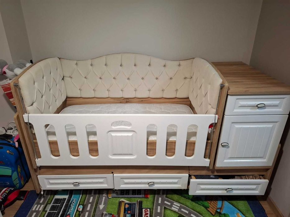 Продавам детско креватче