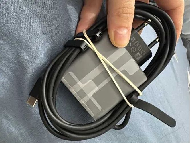 от Яндекс станции Алиса-2 и на МИДИ- оригинал блок питания, зарядка