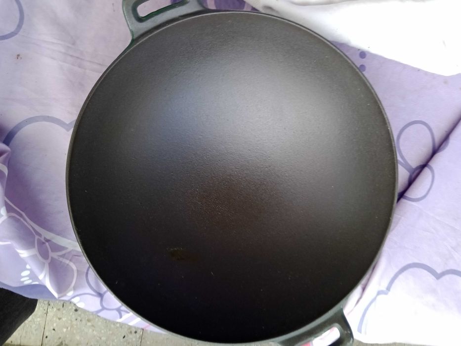 Чугунени съдове за готвене.