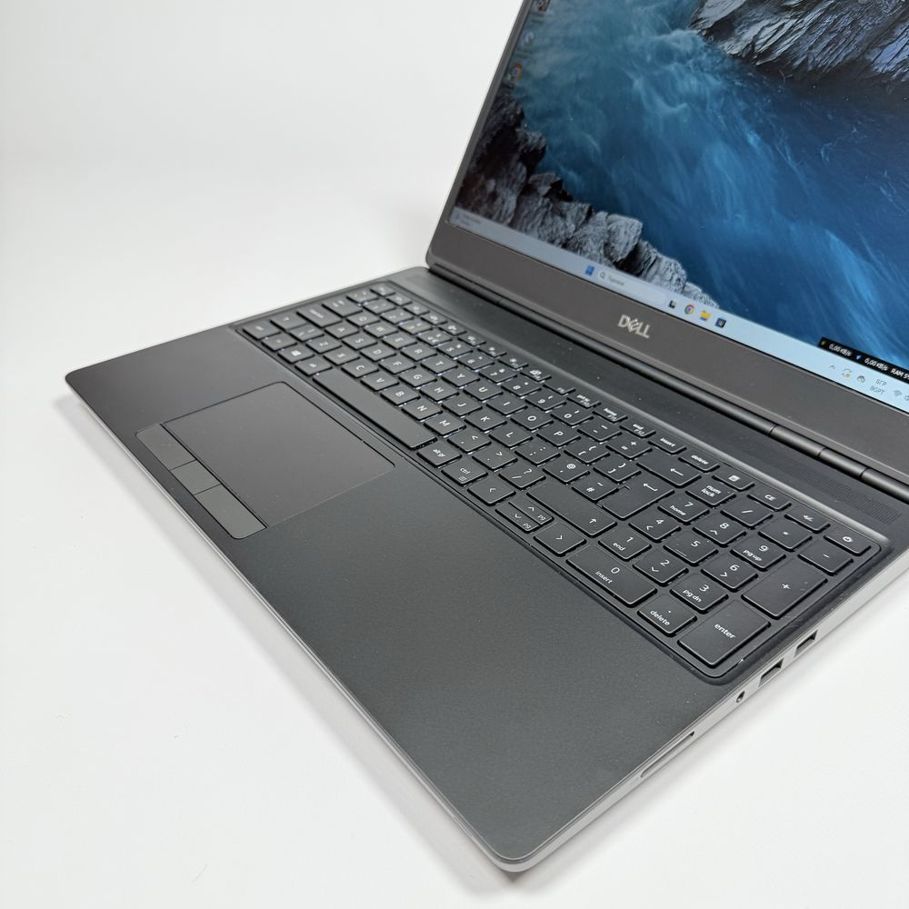 Dell Precision 7560/i7-11800H 24MB/NVIDIA T1200/96GB RAM/1TB NVMe