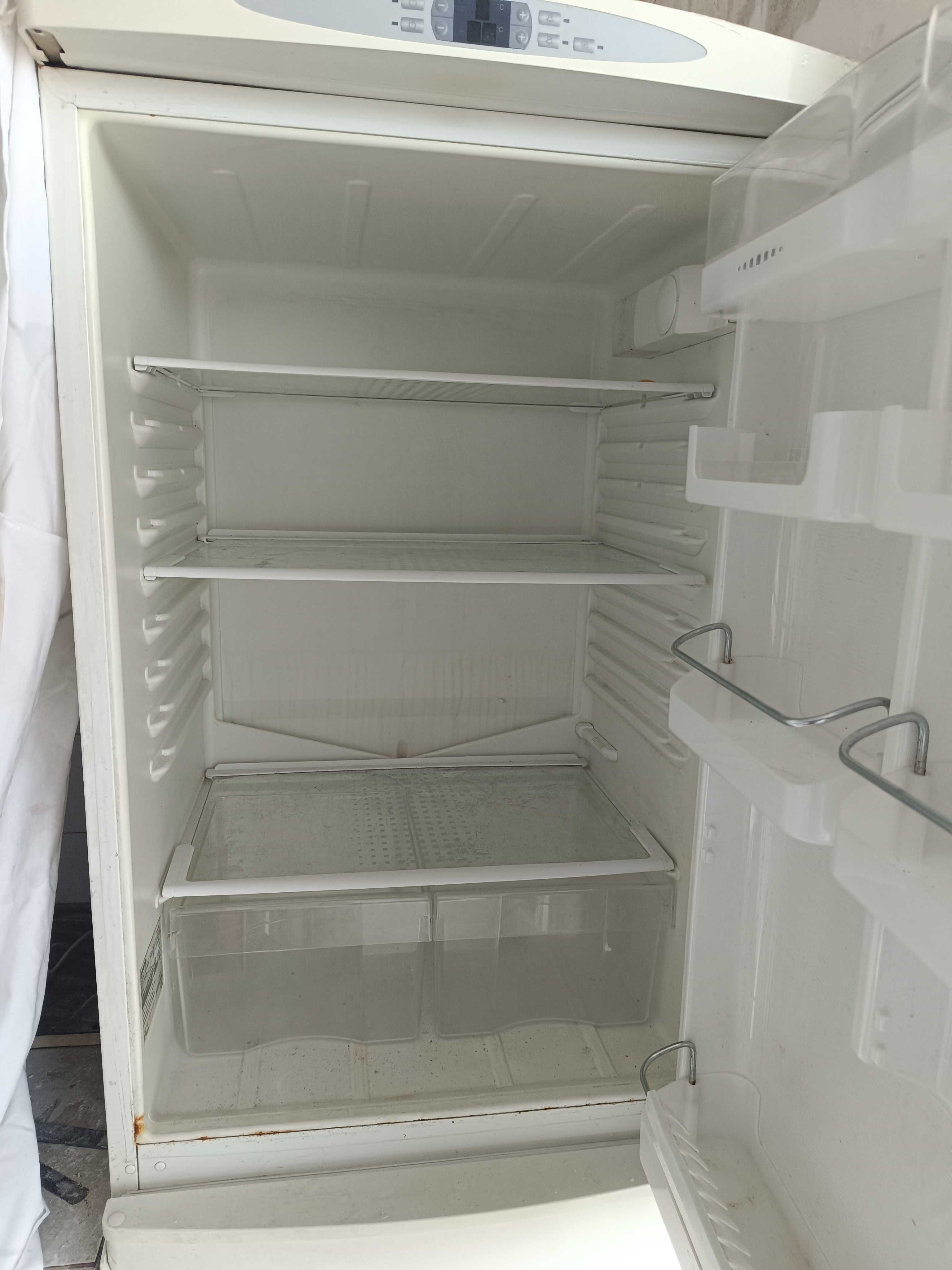 Продавам хладилник Gorenje