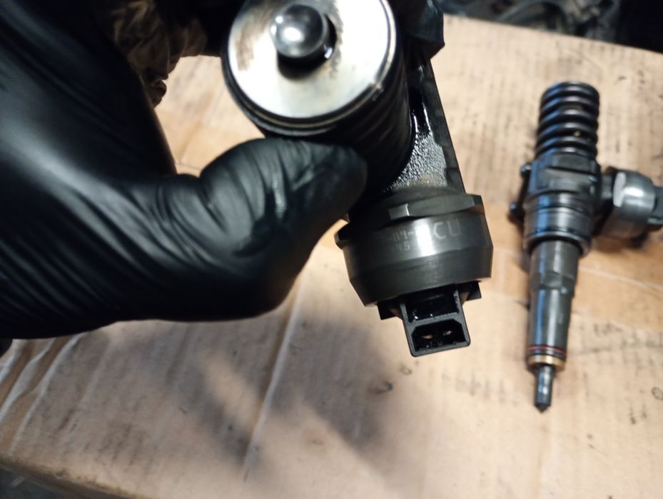 Injector injectoare vw passat b6 2.0tdi bmp bmm cod 038130073bq  CU