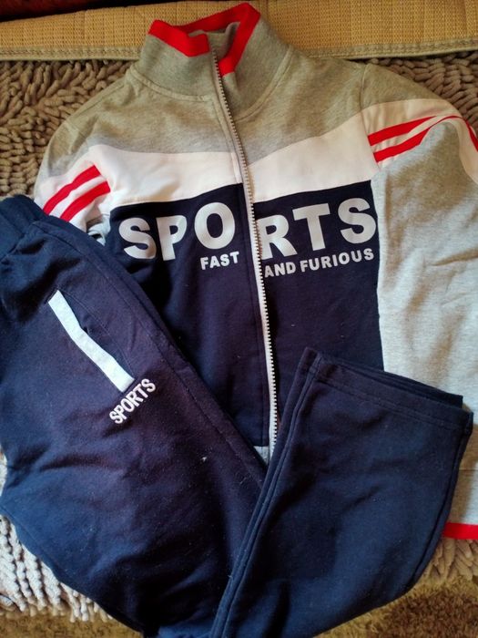 Продам спортивный костюм на мальчика, возраст 6-7 лет
