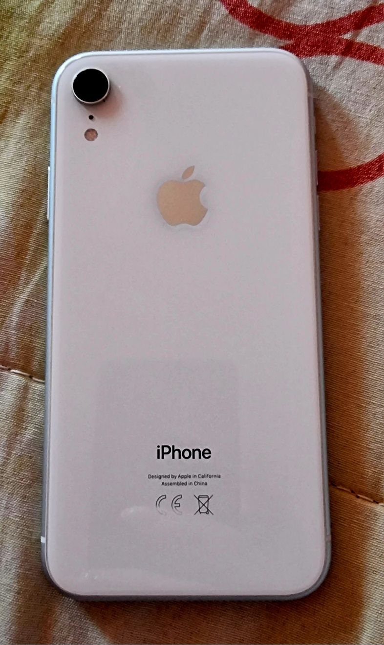 Продавам iPhone XR - 64GB White