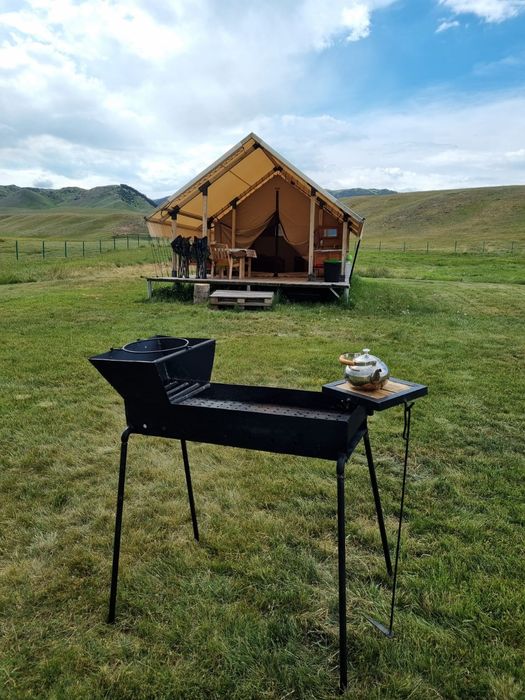 Мангал со столикам и разборными ножками