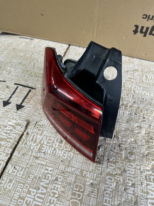 Lampă stânga vw passat b 8 break facelift.cod:3g9945005.g.