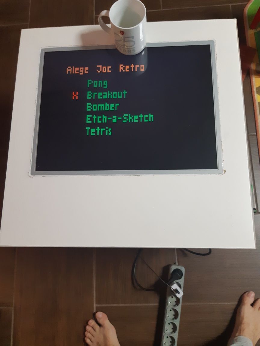 Masa cafea cu retro arcade inclus