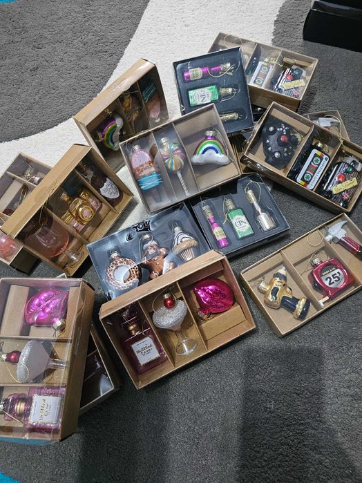 Seturi de globuri mici ideale pentru cadou