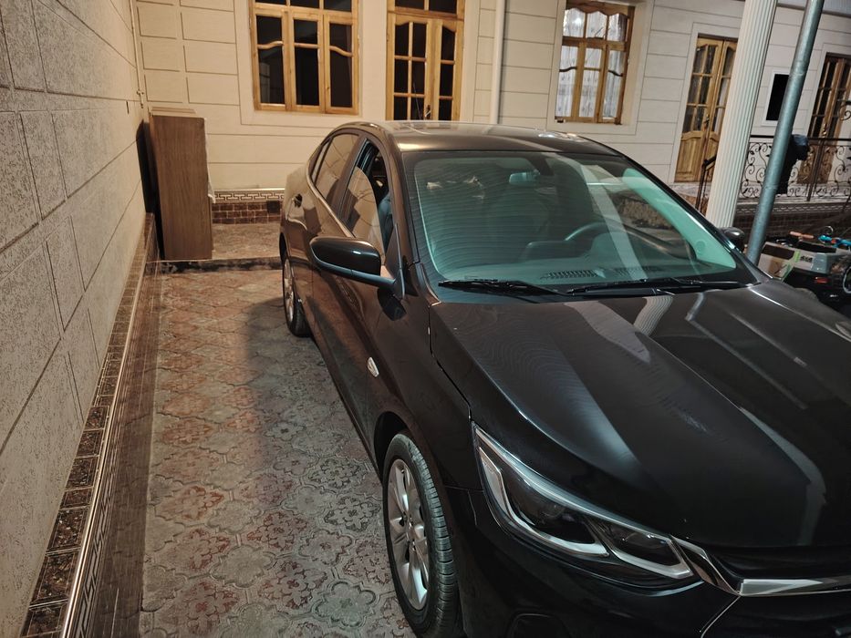 Onix premier 2. 6pazitsiyasi 2025 yangi srochniy sotiladi