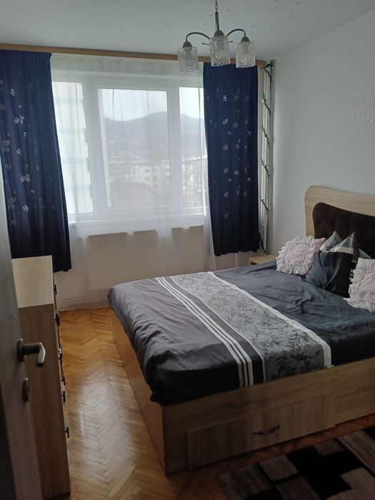 Inchiriez apartament zona Iuliu Maniu