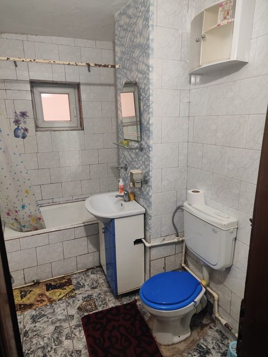 Închiriez apartament 2 camere semidecomandat, micro 11 lângă gradiniță