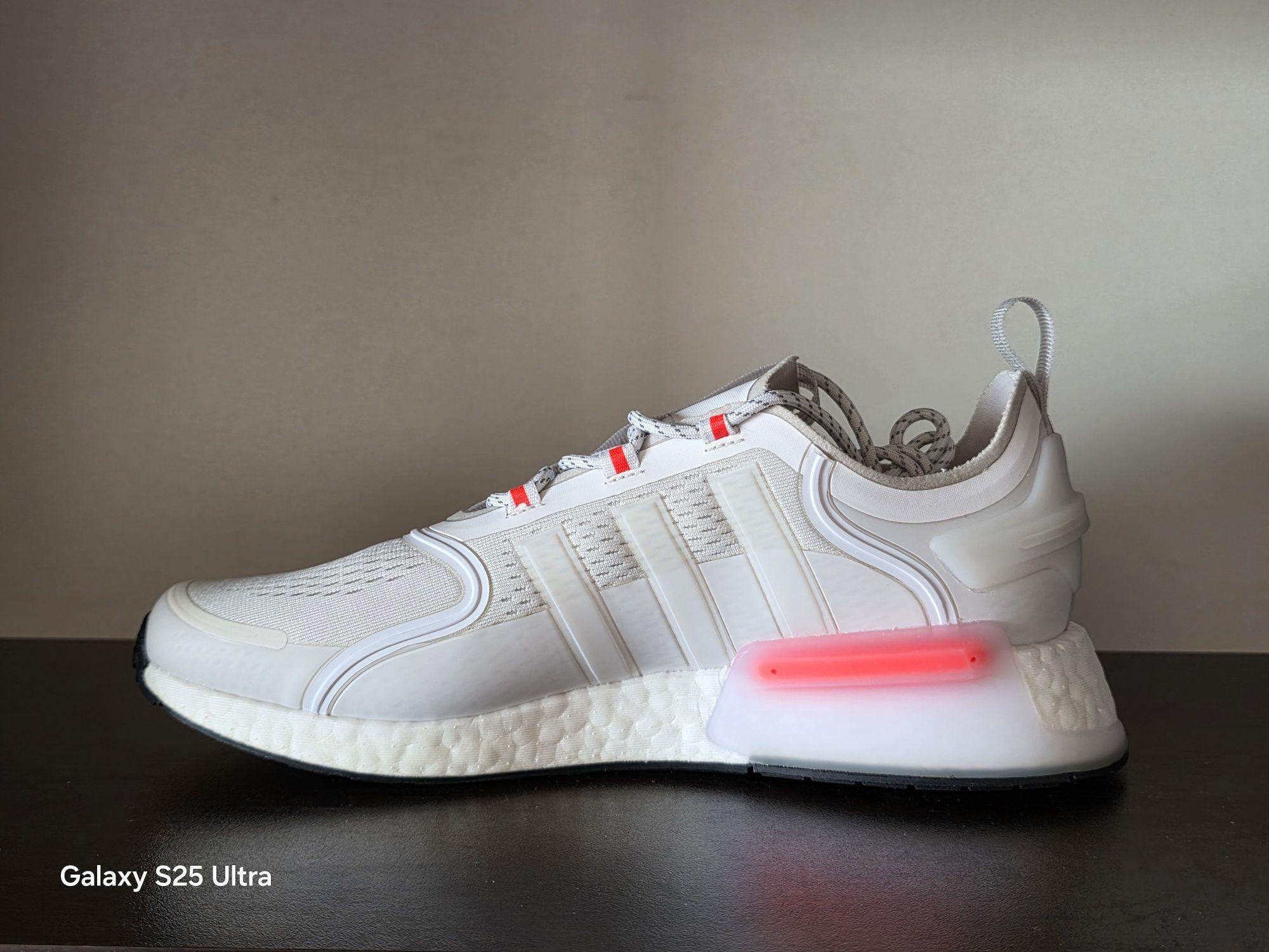 adidas NMD_R1 V3 / 44номер 28см Стелка