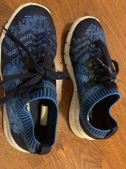 Продам новые детские кроссовки