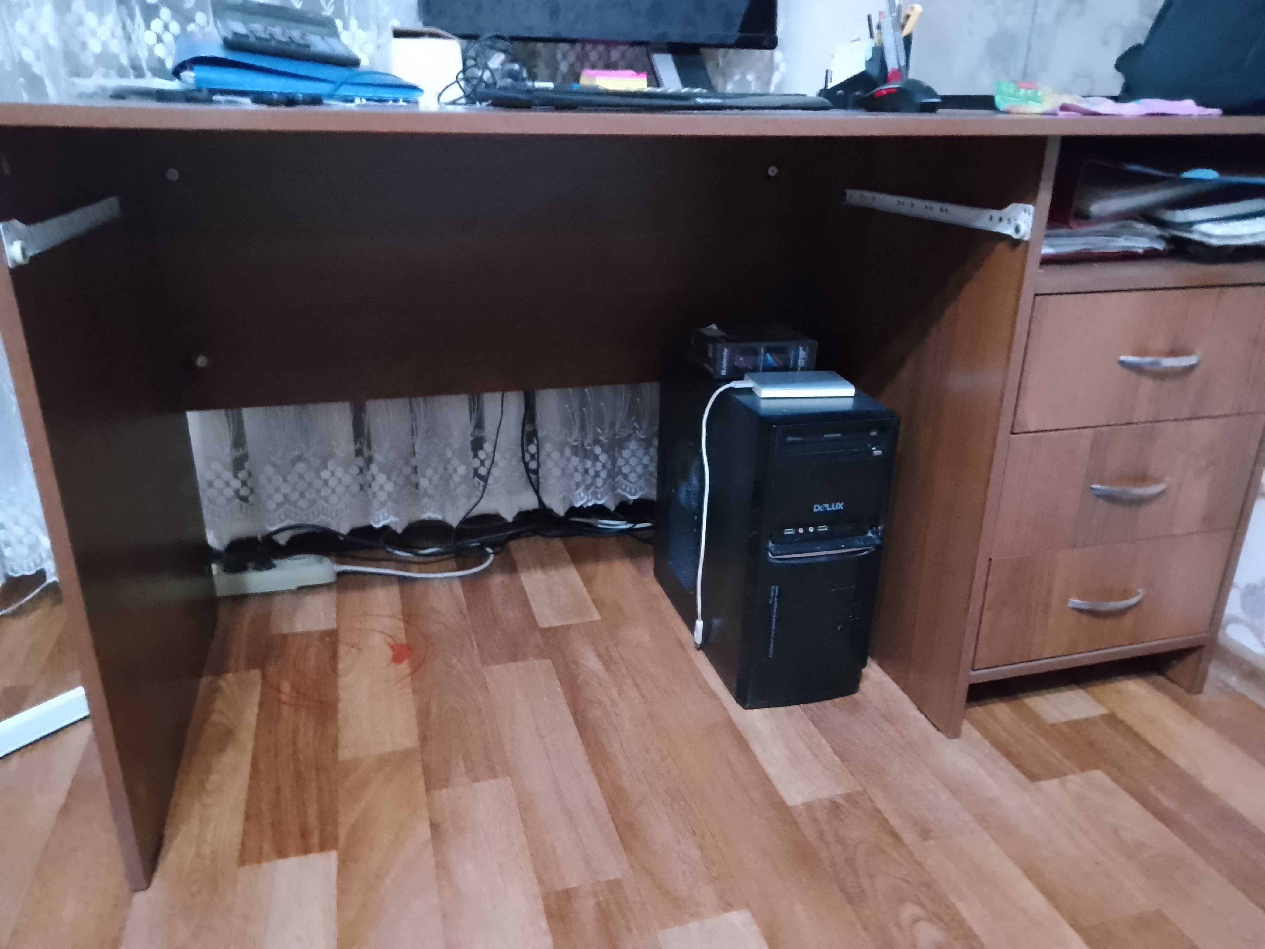 Стол компьютерный 140*70