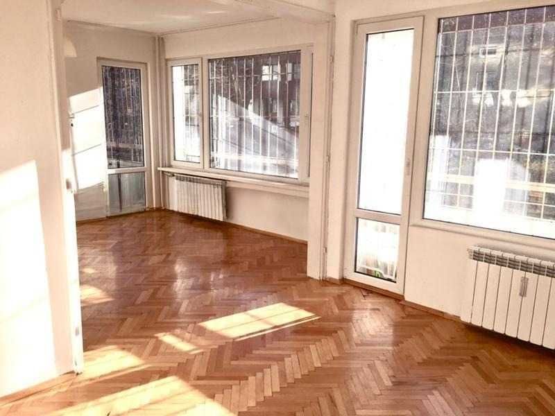 Дава се под наем Тристаен апартамент в София, Лозенец - 105 кв.м за 450 € - Снимка #1