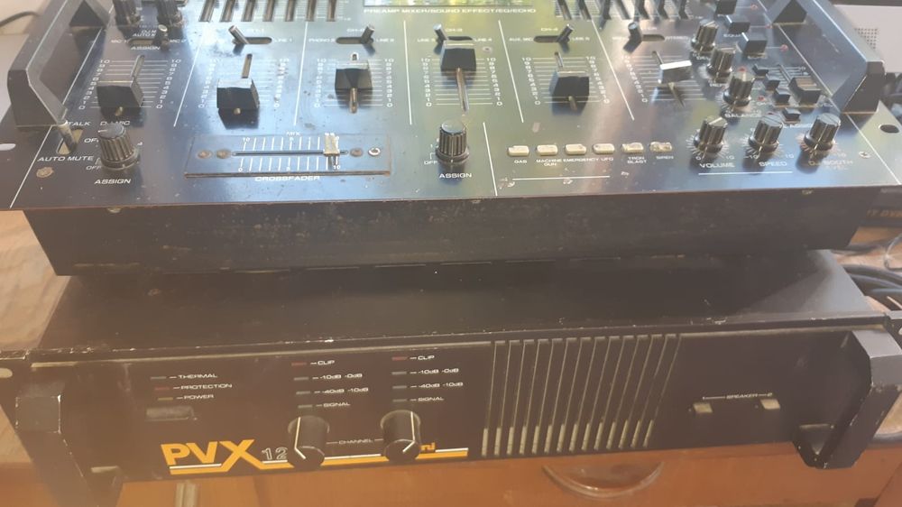 Boxe si statie audio in starr de functionare