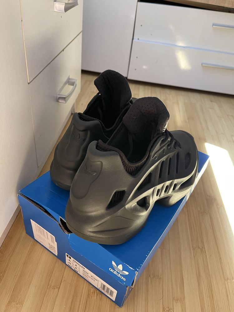 Обувки adidas adifom