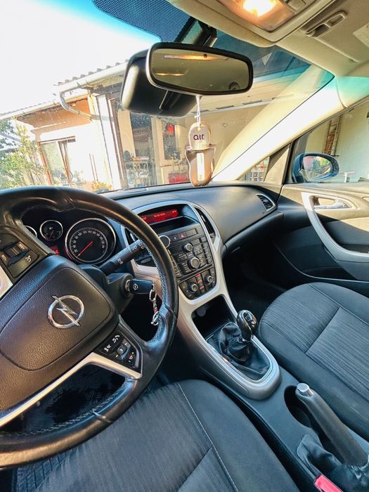 De vânzare Opel Astra J - 2011