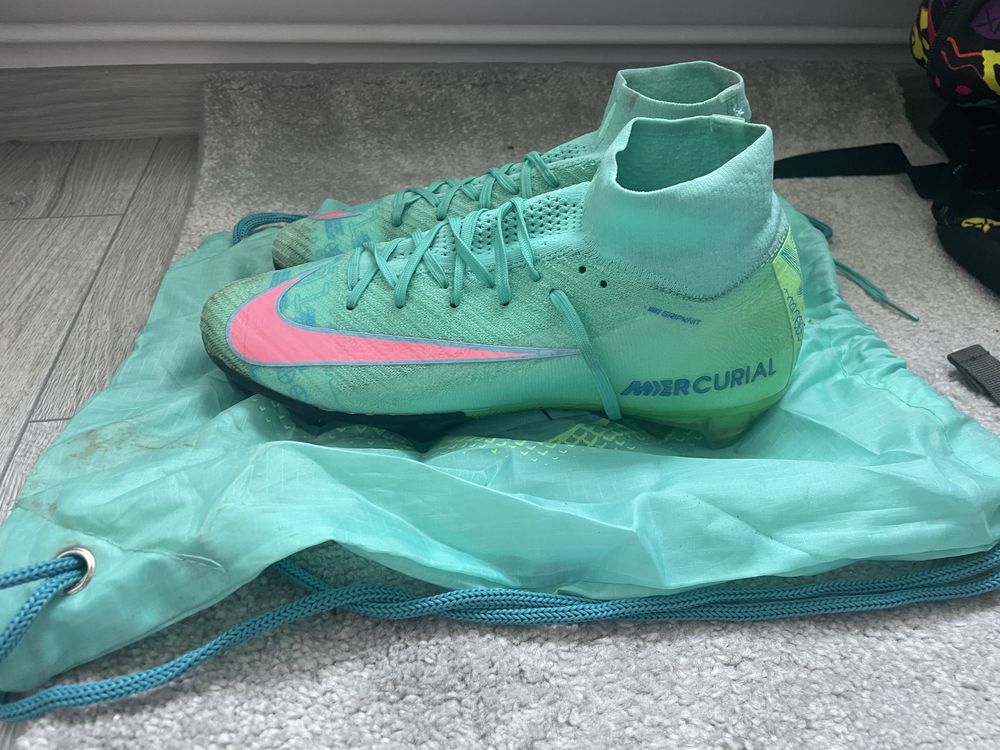 Nike mercurial cosmic