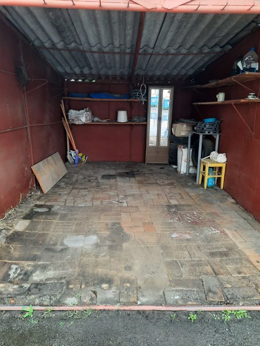 Vând garaj situat lângă blocul A.N.L. cel vizavi de Casa Verde.