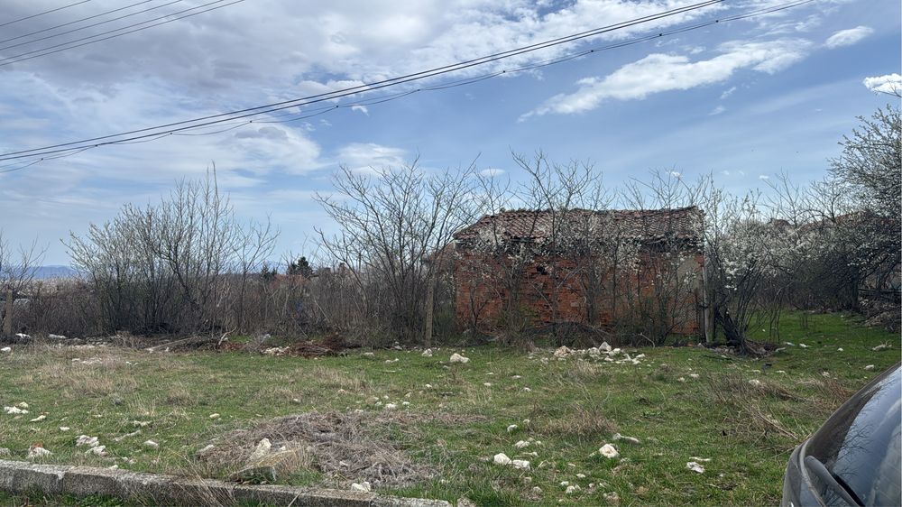 Продава се парцел в регулация в китното село Челопек