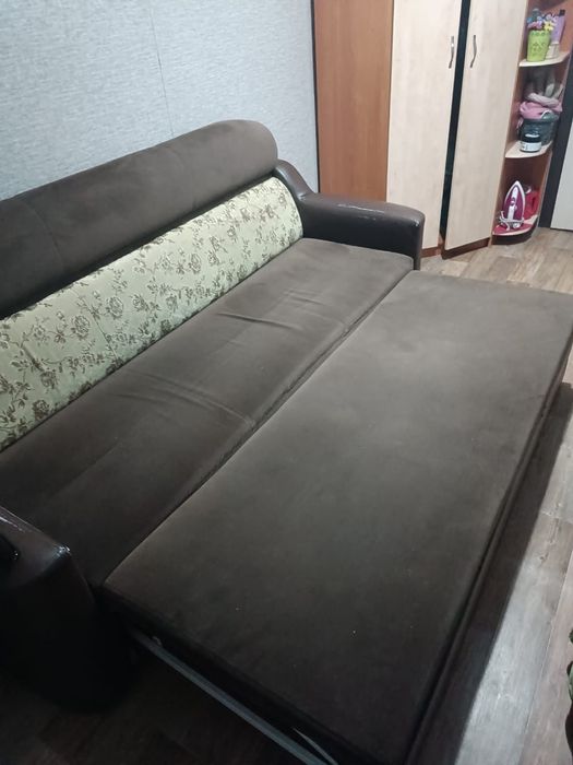 Продаётся удобный раскладной диван в  хорошем состоянии.
Механизм рабо