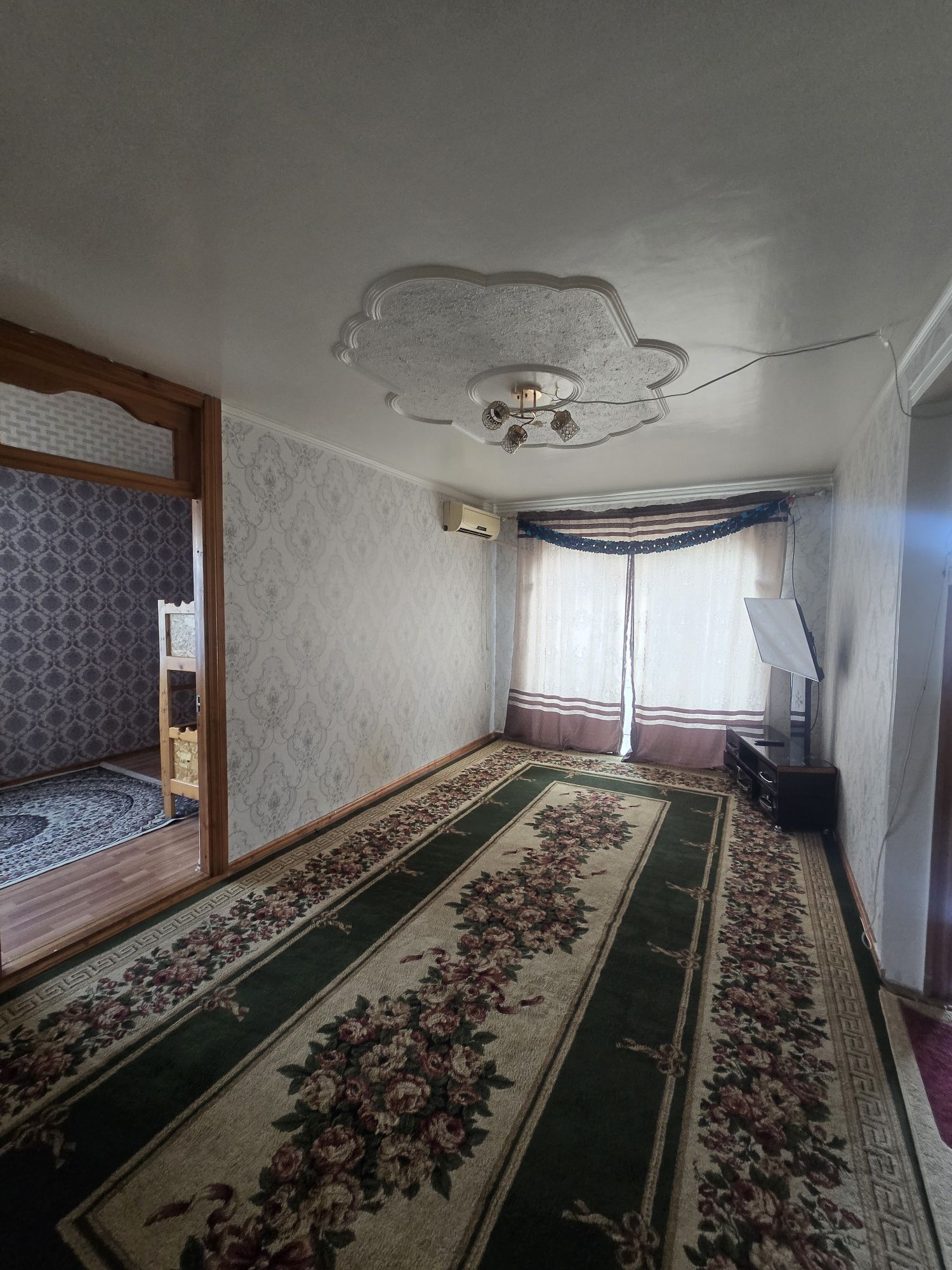 Аренда азиз бозор рупарасида 2 хона 4 этаж