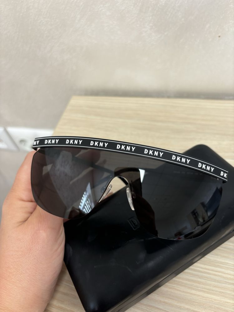 Слънчеви очила DKNY