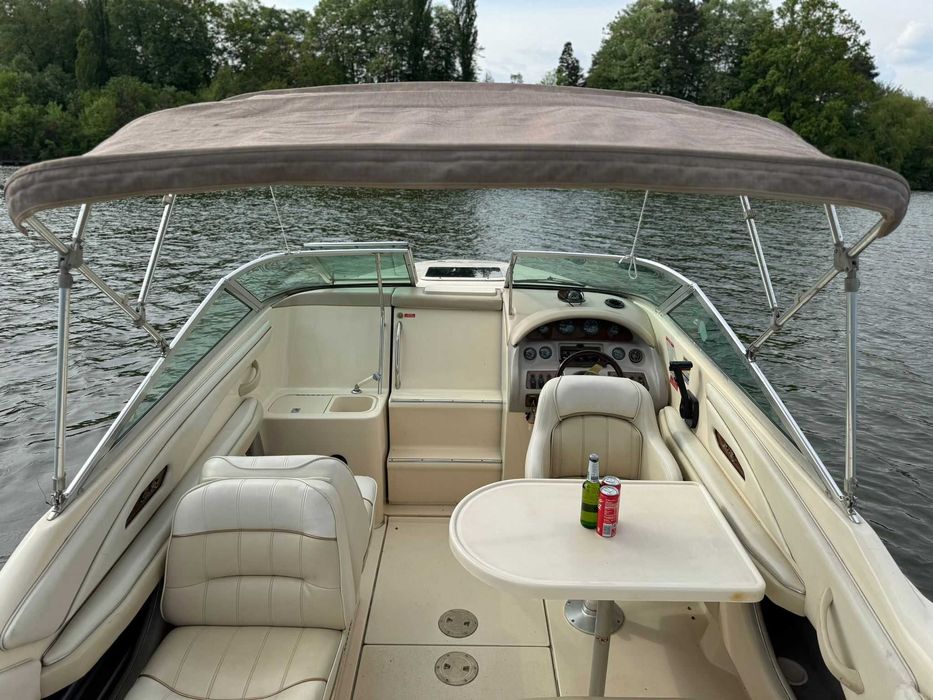 SeaRay 230 Signature Overnighter