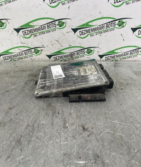 Calculator motor ECU 8201002106 Dacia Logan prima generatie (facelift