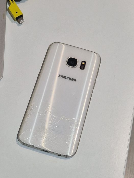 Telefon pentru piese sau colecție