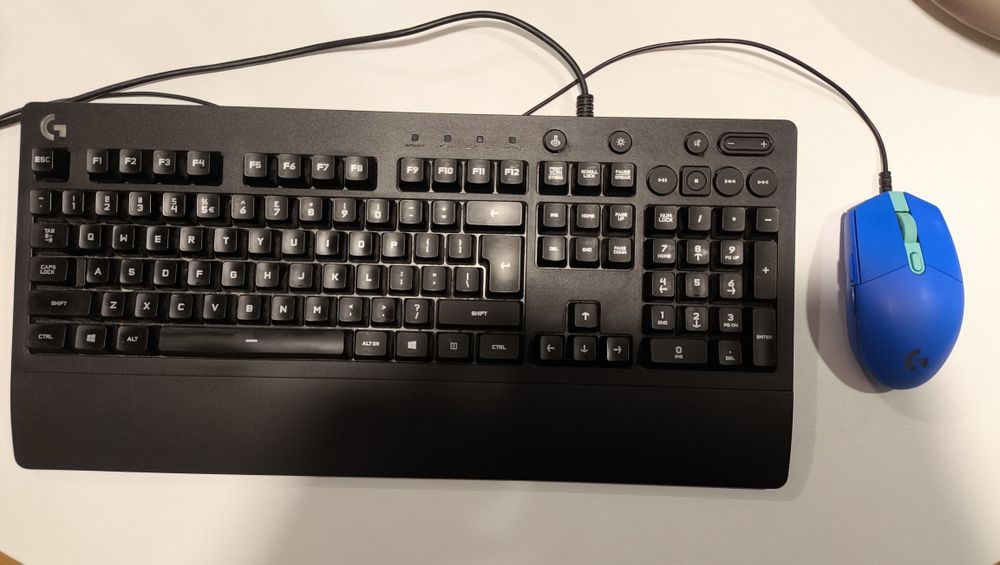 Logitech клавиатура + мишка