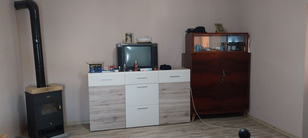 Vând urgent casă in comuna Seleuș..Pret: 80000 euro Negociabil