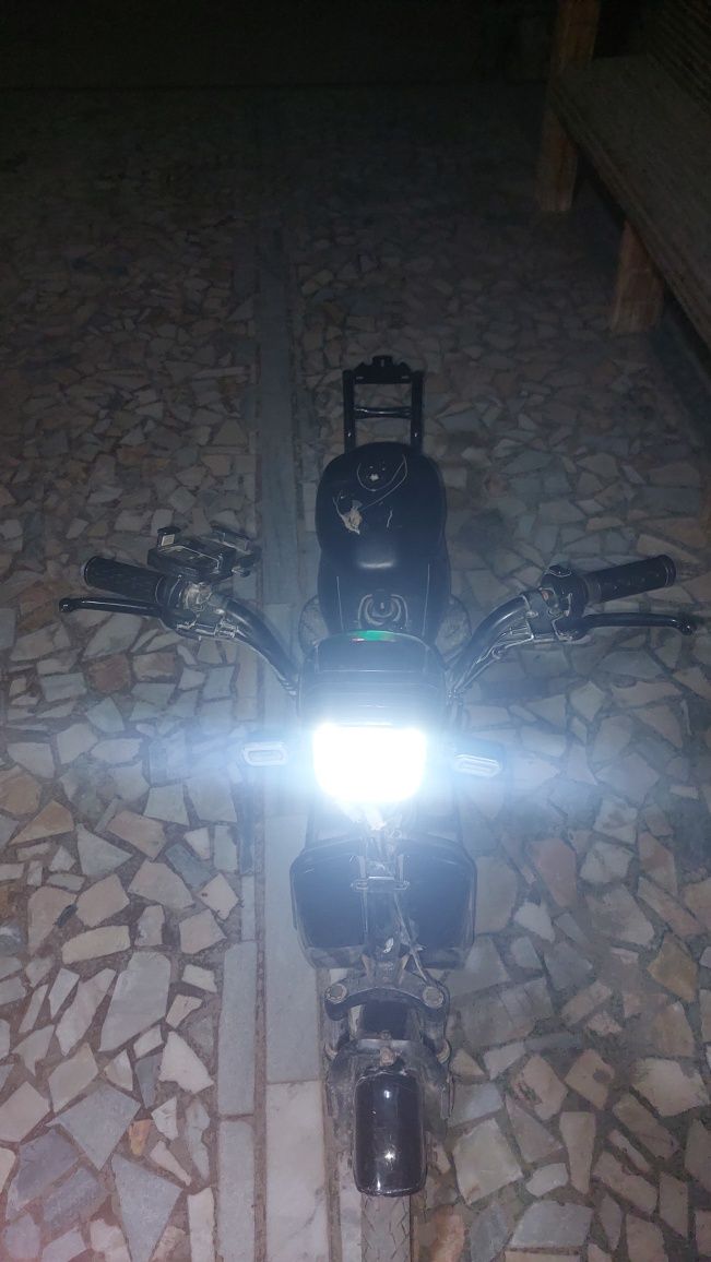 Skuter chontak badel