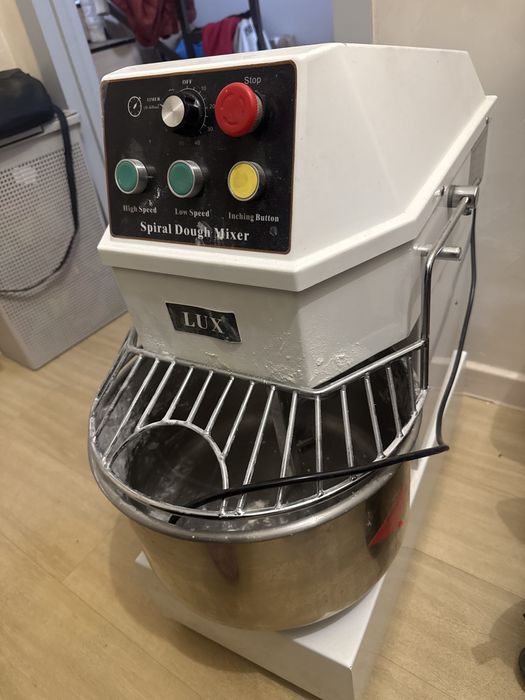 Продам тестомес на 20 кг