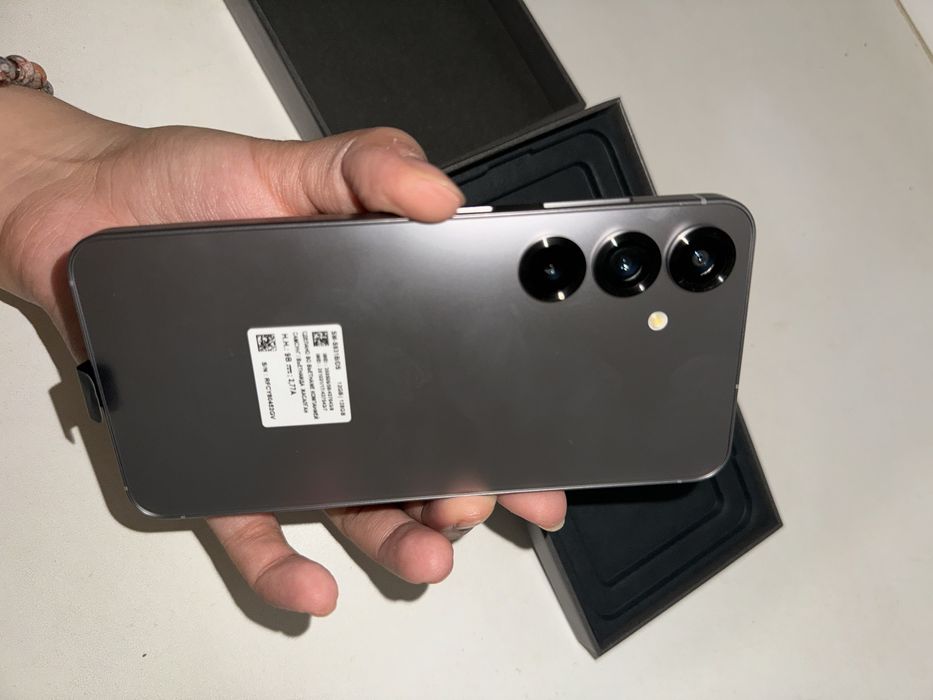 Новый телефон samsung S25
