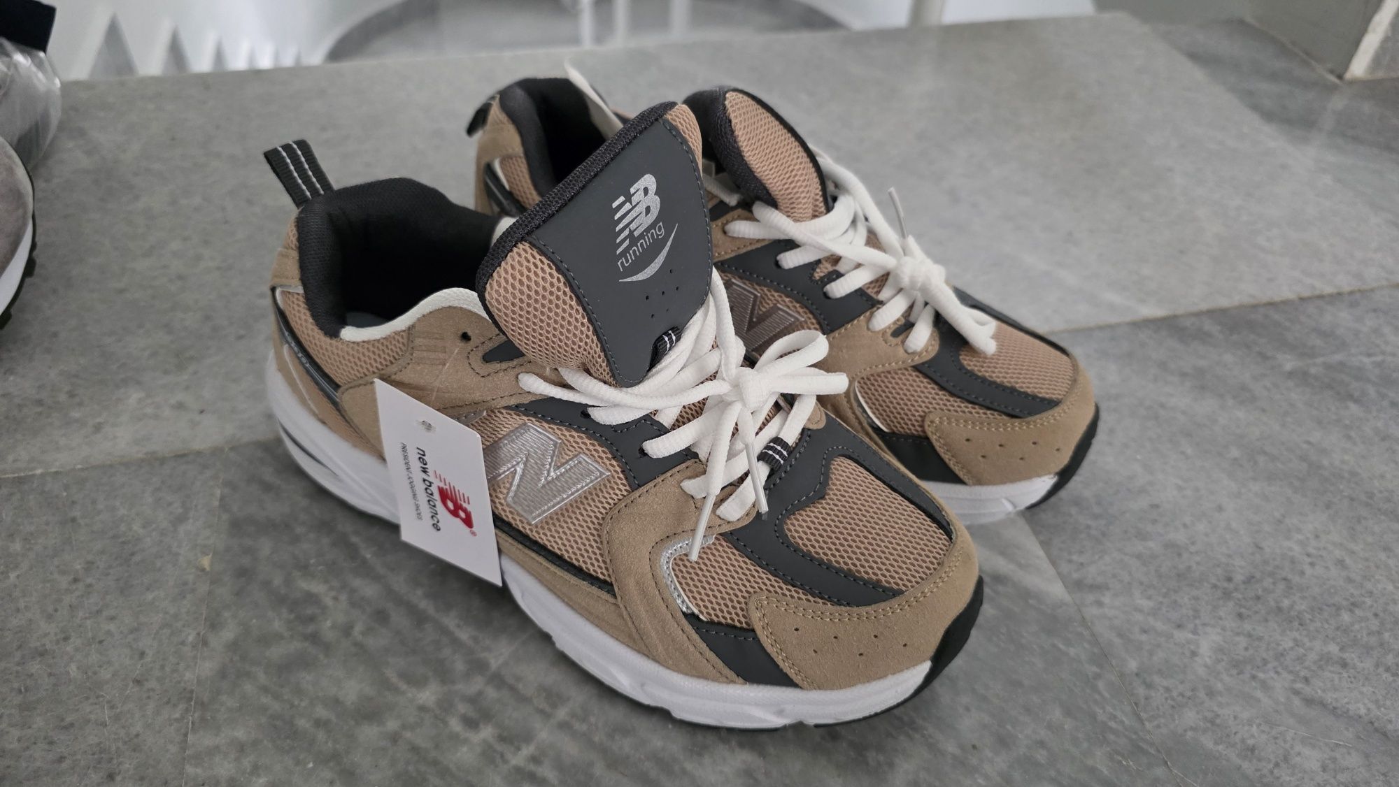 Маратонки New Balance, номер 40
