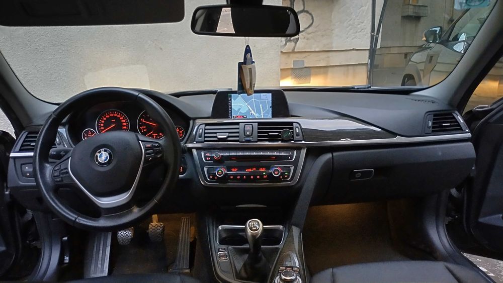 BMW- Seria 3-318D- Luxury Line
