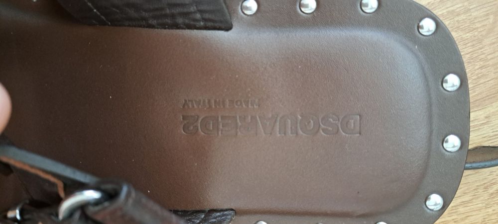 Vând sandale dsquared2