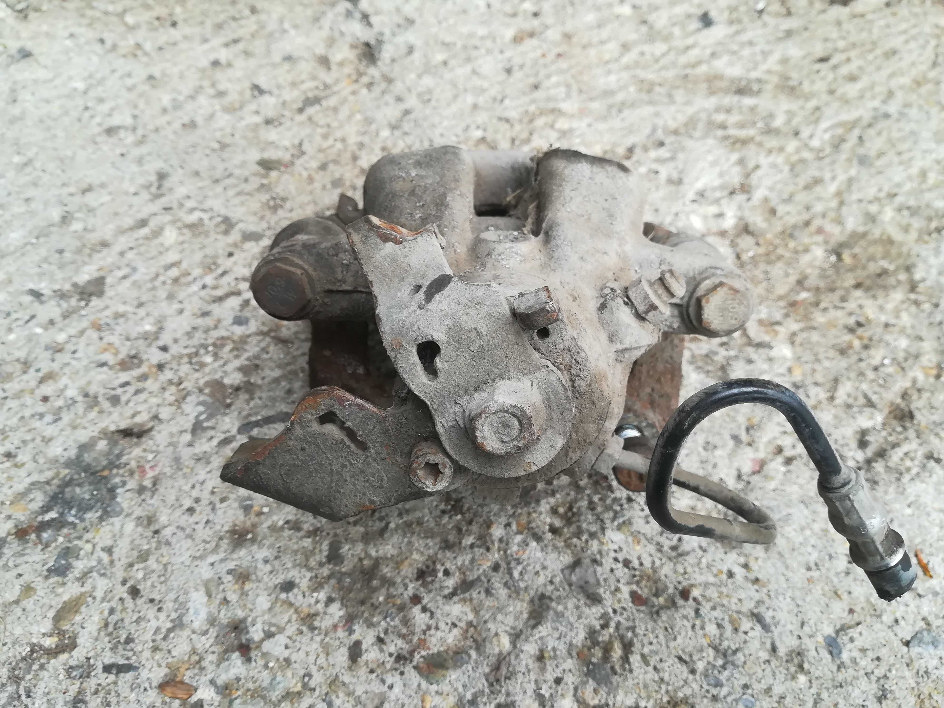 Пежо Peugeot 307 предни спирачни апарати десен спирачен апарат супорт