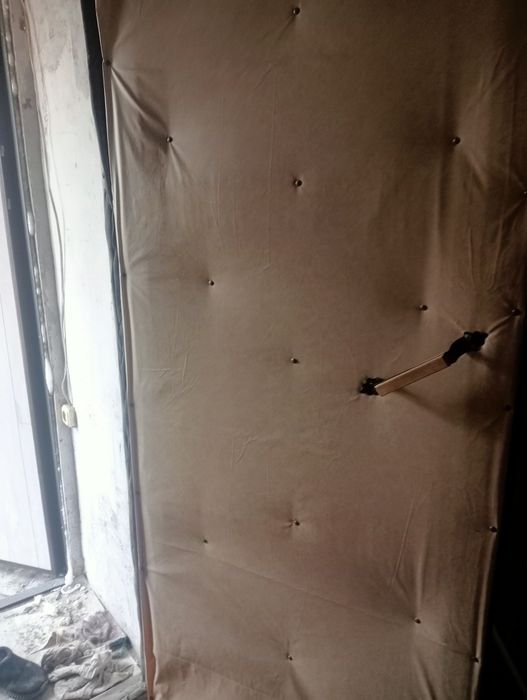 Продам входную металлическую дверь и деревянную