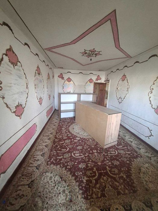 Uy(dom) sotiladi. 3 xona