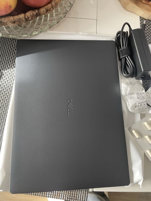 Leptop dell pro 14 essential PV14250