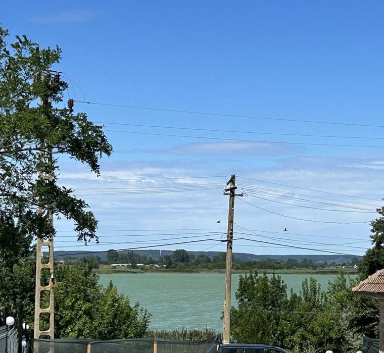 Teren 1000mp+casa 2 camere,utilitati complete-Geormane,la 100m de lac